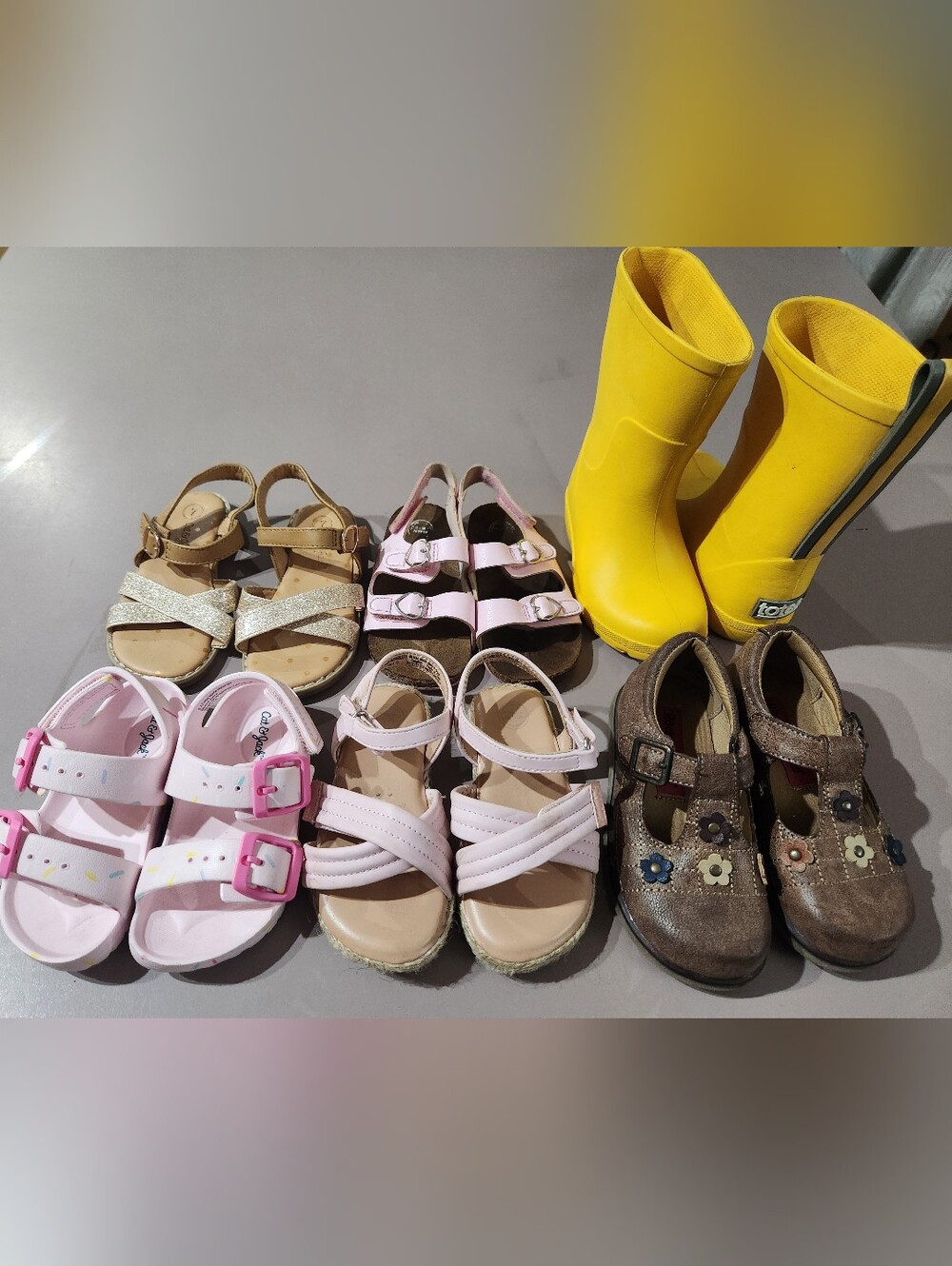 *6* Pairs Of Toddler Girls Shoes Size 6-7